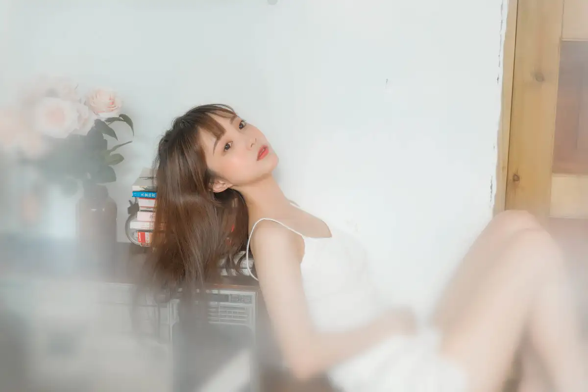 我需要你生成3段约50词的英文短文本。 我希望这3段文本分别来自通信、雷达、光学领域。我希望你通过学术搜索引擎特别是IEEE Xplore、Arxiv等搜索近年的文献。文献语言为英文。搜索时间单位在2019年以后。搜索关键词请选择热门话题。在完成文献搜索之后我需要你在它们的Introduction中节选我所需的文本。最后请给出相应参考文献。