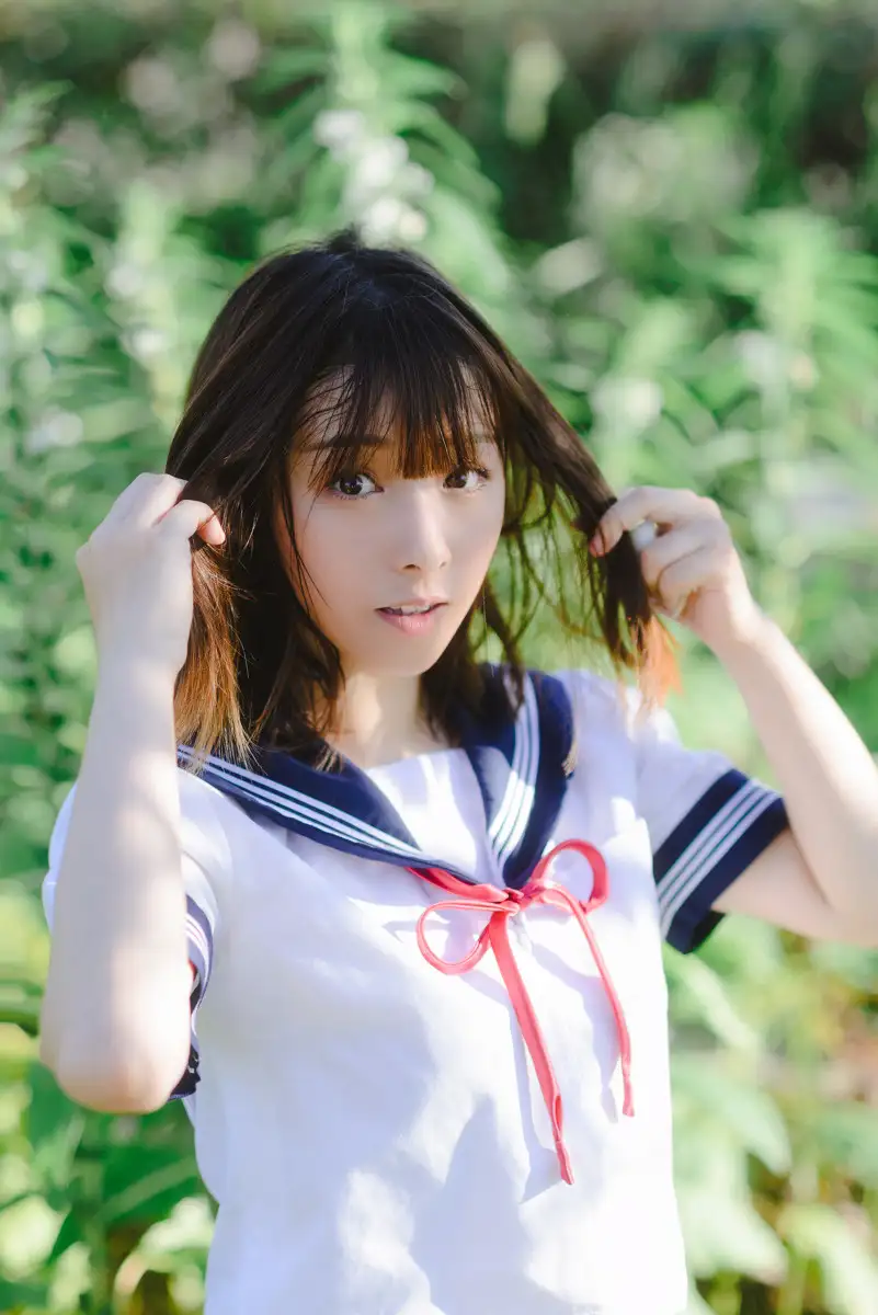 写一篇题目为从空间理论的角度分析艾丽丝·门罗小说集《逃离》的主题‘逃离’的八千字论文。