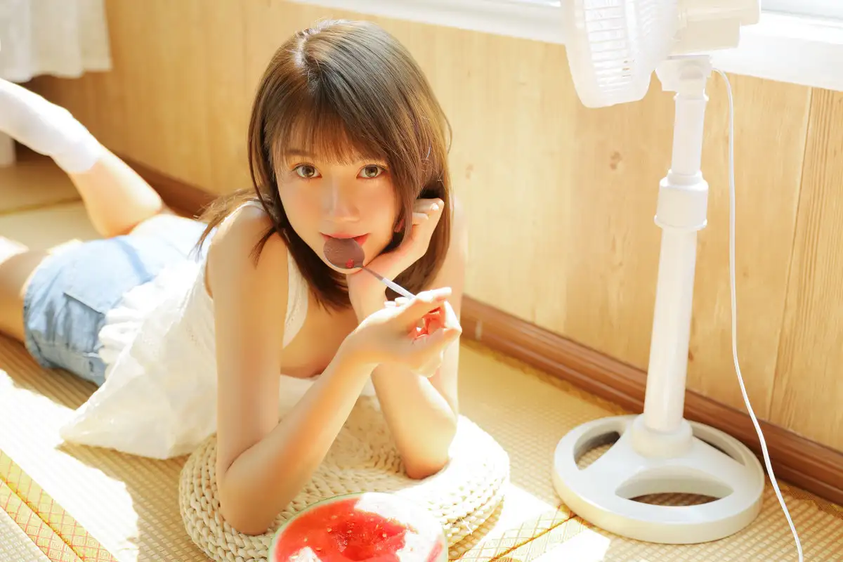 优化一下下面的模型并给出理由# 生成器输入100噪声输出12828class GeneratornnModule    def init__self        superGenerator self__init        selflinear = nnSequential            nnLinear100 256            nnTanh           