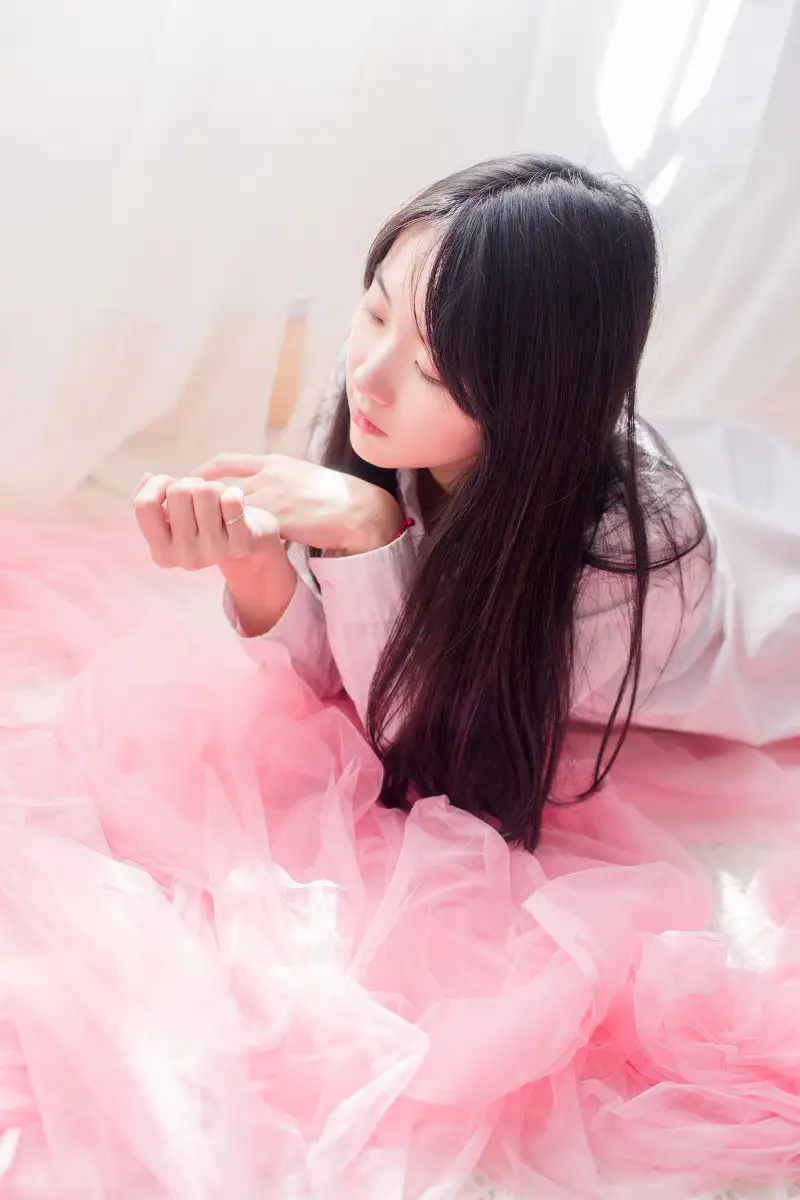 假如你是一名导游马上迎来五一小长假了希望能去一些较为小众的、人少的景点预算1000到2000元1个人在北京市或者周边都行行程3天以内请帮我做一份旅行攻略；请注意我不喜欢行程太紧凑我不喜欢网红经典更喜欢有文化底蕴以及少有人知道的景点；另外请用表格的形式附上景点价格和旅行预计支出明细