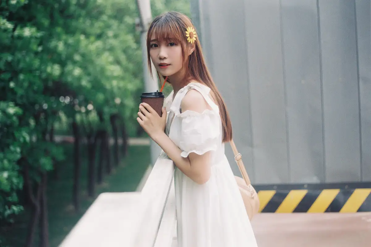 Привет опиши реализацию программно для вебсайта на который можно будет записывать информацию с помощью метода curl