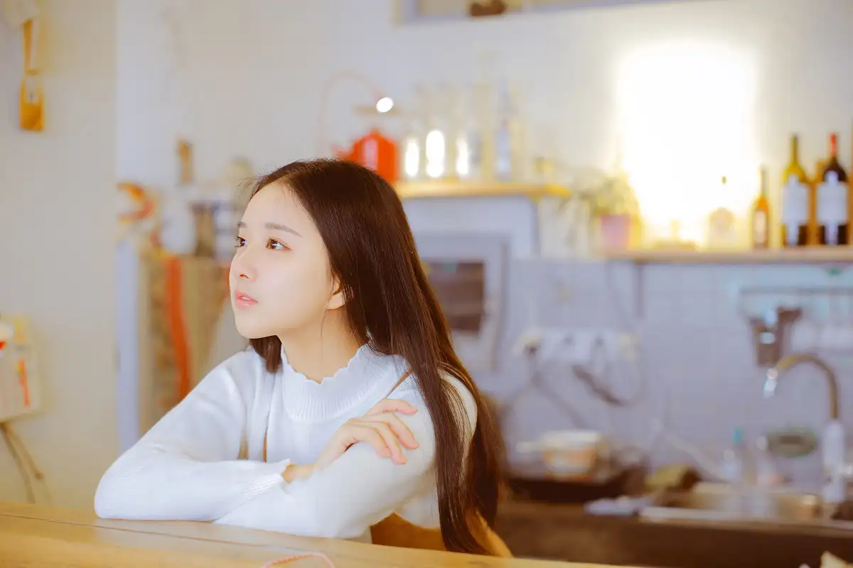 我需要你生成3段约50词的英文短文本。 我希望这3段文本分别来自通信、雷达、光学领域。我希望你通过学术搜索引擎特别是IEEE Xplore、Arxiv等搜索近年的文献。文献语言为英文。搜索时间单位在2019年以后。搜索关键词请选择最热门的话题。在完成文献搜索之后我需要你在它们的Introduction中节选我所需的文本。最后请给出相应参考文献。