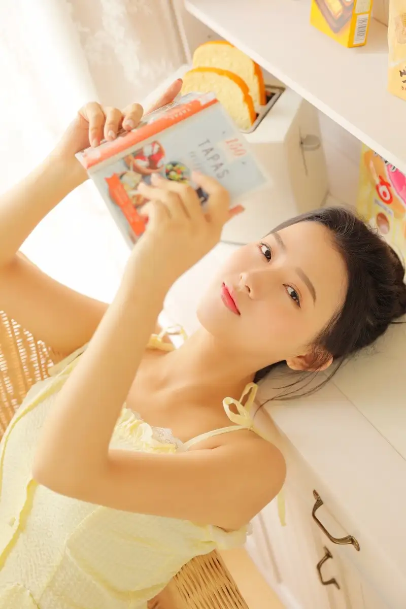 优化一下下面的模型# 生成器输入100噪声输出12828class GeneratornnModule    def init__self        superGenerator self__init        selflinear = nnSequential            nnLinear100 256            nnTanh            nnLi