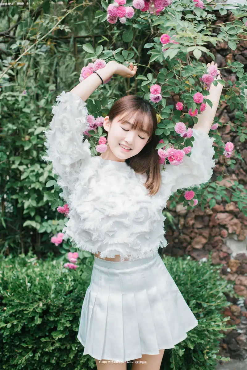 请修改下面的代码使得打印内容时可以同时输出行号：#includesystypesh#includesysstath#includefcntlh#includeunistdh#includeerrnoh#includestdioh#includestringh#define BUF_SIZE 30int mainint argc char argv	char bufBUF_SIZE;	int len