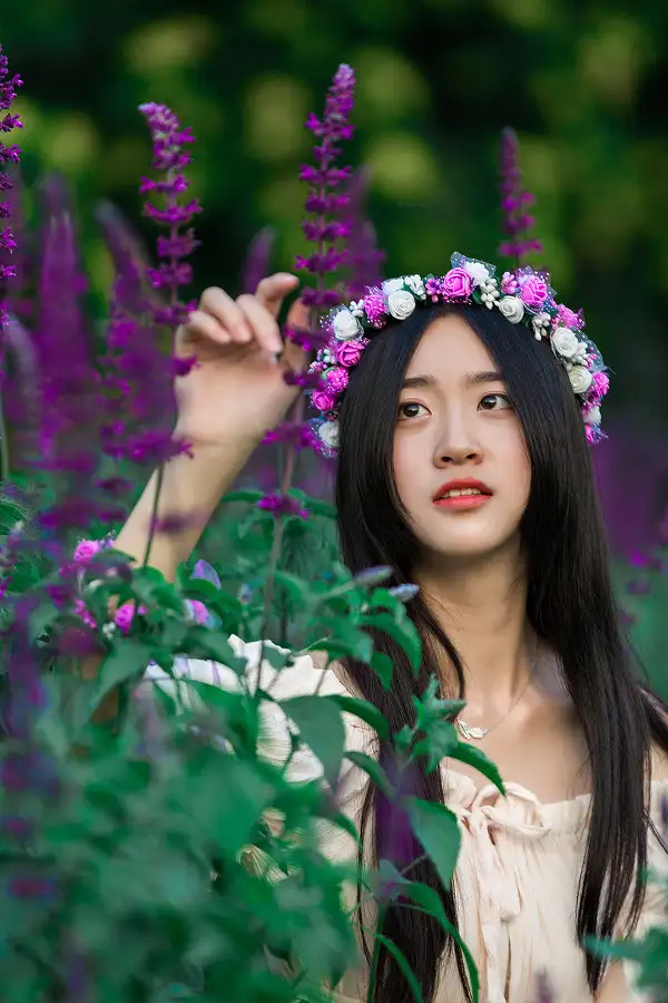 关于Alice Munro的小说集Runaway中八篇小说的共同的主题分析。