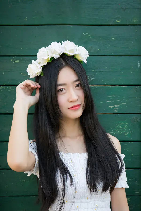 编写一份工作12年的电商视觉总监的简历有相关的产品拍摄落地方案执行