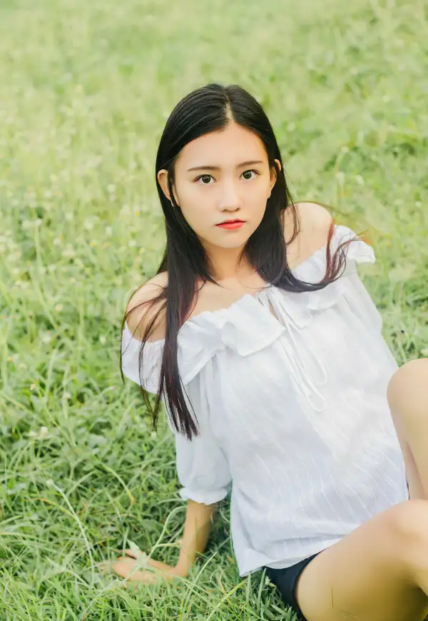 把低于总平均成绩的女同学成绩提高5分。